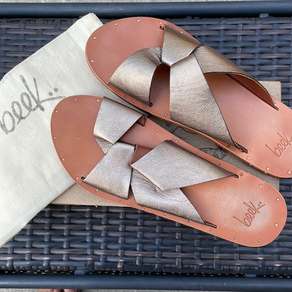 Pigeon Beek Sandals Bronze M sz 8